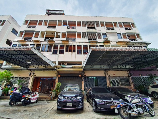 For SaleShop HouseSathorn, Narathiwat : Urgent sale! Special price! 5-story commercial building, Charoen Rat 2, Sathorn, potential location, area 18 sq m., has a rooftop, 6 bedrooms, 6 bathrooms, parking in front of the house.