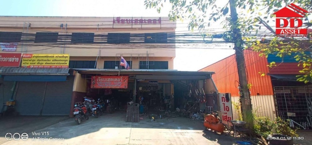 For SaleShop HouseChiang Rai : Commercial building for sale, 2 and a half floors, location near Wat Rong Khun. Near Chiang Rai city transport, code B8022