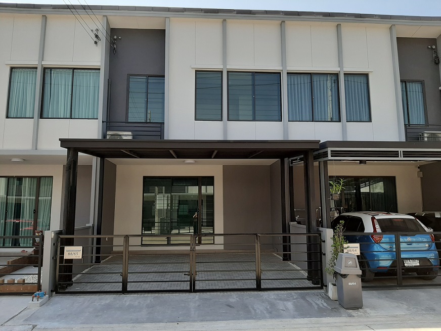 ให้เช่าทาวน์โฮมพัฒนาการ ศรีนครินทร์ : ทาวน์โฮม 2 ชั้น  ใกล้แยกถนนกาญจนาภิเษก – ถนนกรุงเทพกรีฑาตัดใหม่ และแอร์พอร์ตลิงค์ทับช้าง  ให้เช่า