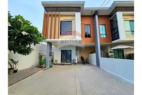 For SaleTownhomeHuahin, Prachuap Khiri Khan, Pran Buri : Luxury Modern Townhouse, 3 Bed 2 Bath in Hua Hin Soi 70 For Sale