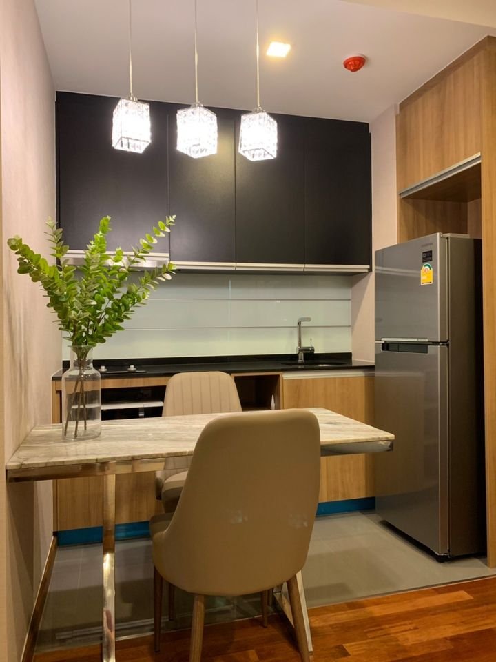 For RentCondoRatchathewi,Phayathai : Wish Signature Midtown Siam 1【𝐑𝐄𝐍𝐓】🔥 The room is simple, elegant, looks expensive, decorated in a modern style. Complete appliances Near BTS Ratchathewi, ready to move in!🔥 Contact Line ID: @hacondo