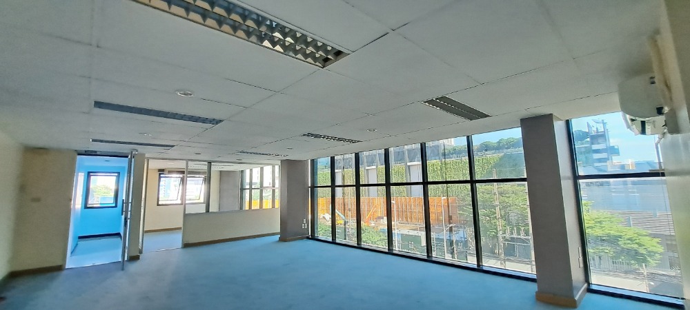 ให้เช่าสำนักงานสาทร นราธิวาส : พื้นที่ให้เช่า ริมถนนสาทร ใกล้ BTS  เหมาะทำธุรกิจทุกประเภท ** NO CO-AGENT ** 