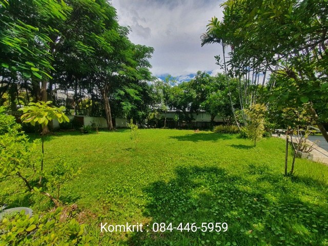 For SaleLandChaengwatana, Muangthong : Land for sale in Ngamwongwan, Soi Tim Land, area 414 square meters, beautiful, very good location.