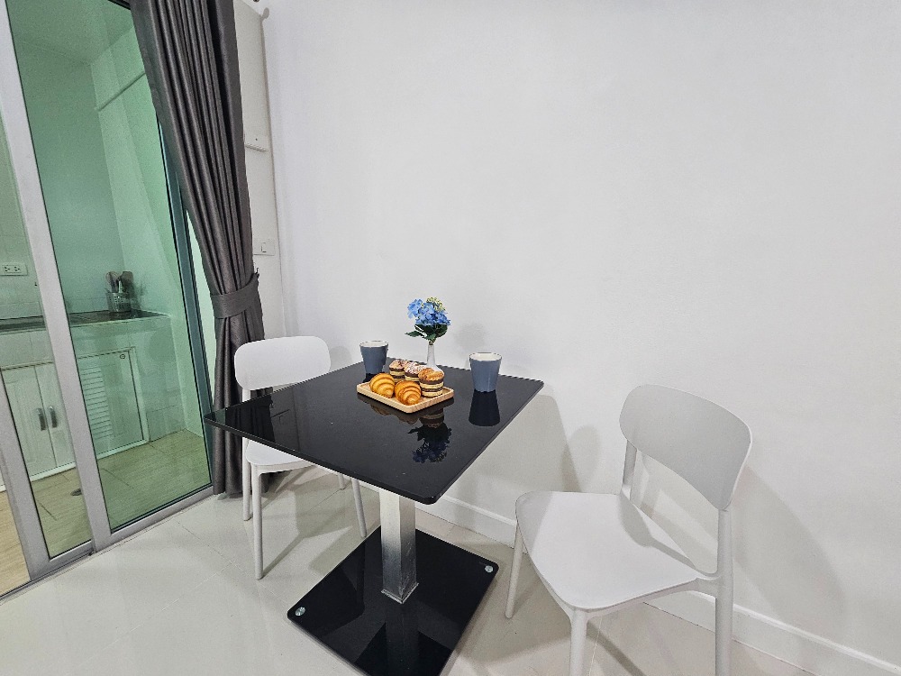 ให้เช่าทาวน์โฮมแจ้งวัฒนะ เมืองทอง : ไปติวานนท์ ก็ใกล้ เข้า อิมแพ็คก็สองอึดใจ ไฟฟ้าชมพูกำลังจะมาอี๊ก ต้องอยู่แล้ว