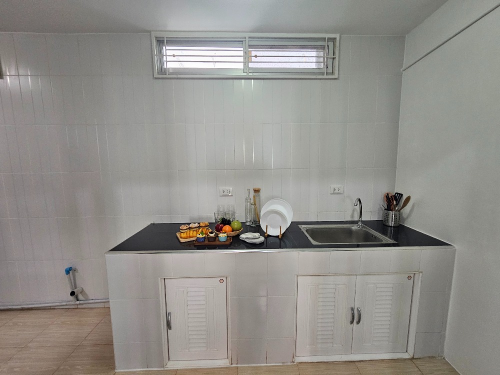 ให้เช่าทาวน์โฮมแจ้งวัฒนะ เมืองทอง : ไปติวานนท์ ก็ใกล้ เข้า อิมแพ็คก็สองอึดใจ ไฟฟ้าชมพูกำลังจะมาอี๊ก ต้องอยู่แล้ว