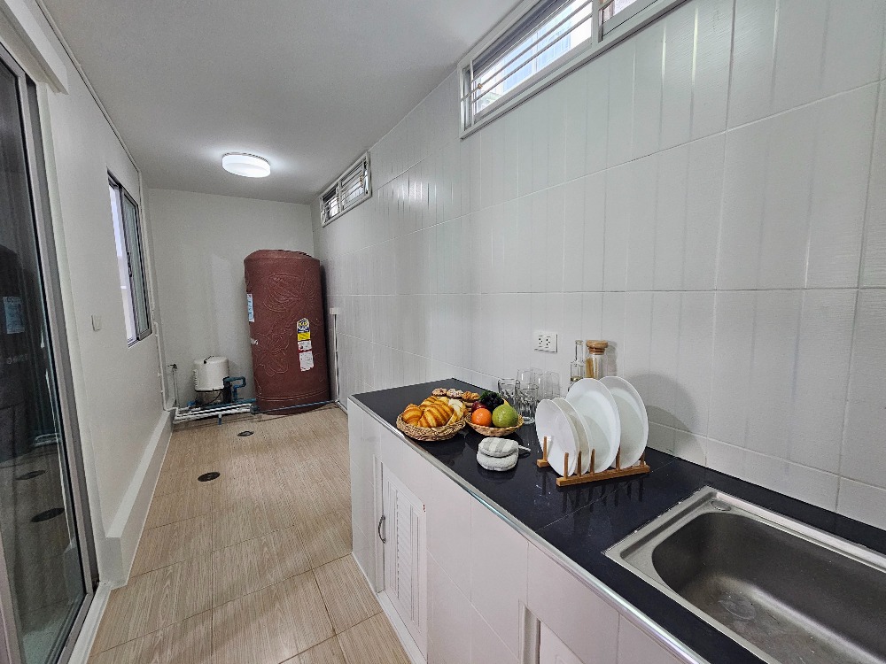 ให้เช่าทาวน์โฮมแจ้งวัฒนะ เมืองทอง : ไปติวานนท์ ก็ใกล้ เข้า อิมแพ็คก็สองอึดใจ ไฟฟ้าชมพูกำลังจะมาอี๊ก ต้องอยู่แล้ว