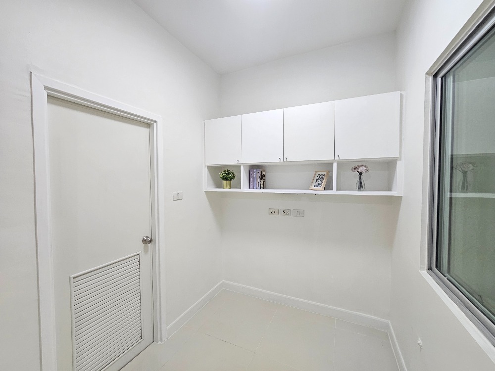 ให้เช่าทาวน์โฮมแจ้งวัฒนะ เมืองทอง : ไปติวานนท์ ก็ใกล้ เข้า อิมแพ็คก็สองอึดใจ ไฟฟ้าชมพูกำลังจะมาอี๊ก ต้องอยู่แล้ว