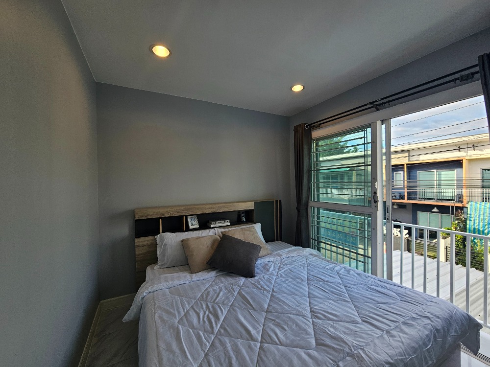 ให้เช่าทาวน์โฮมแจ้งวัฒนะ เมืองทอง : ไปติวานนท์ ก็ใกล้ เข้า อิมแพ็คก็สองอึดใจ ไฟฟ้าชมพูกำลังจะมาอี๊ก ต้องอยู่แล้ว