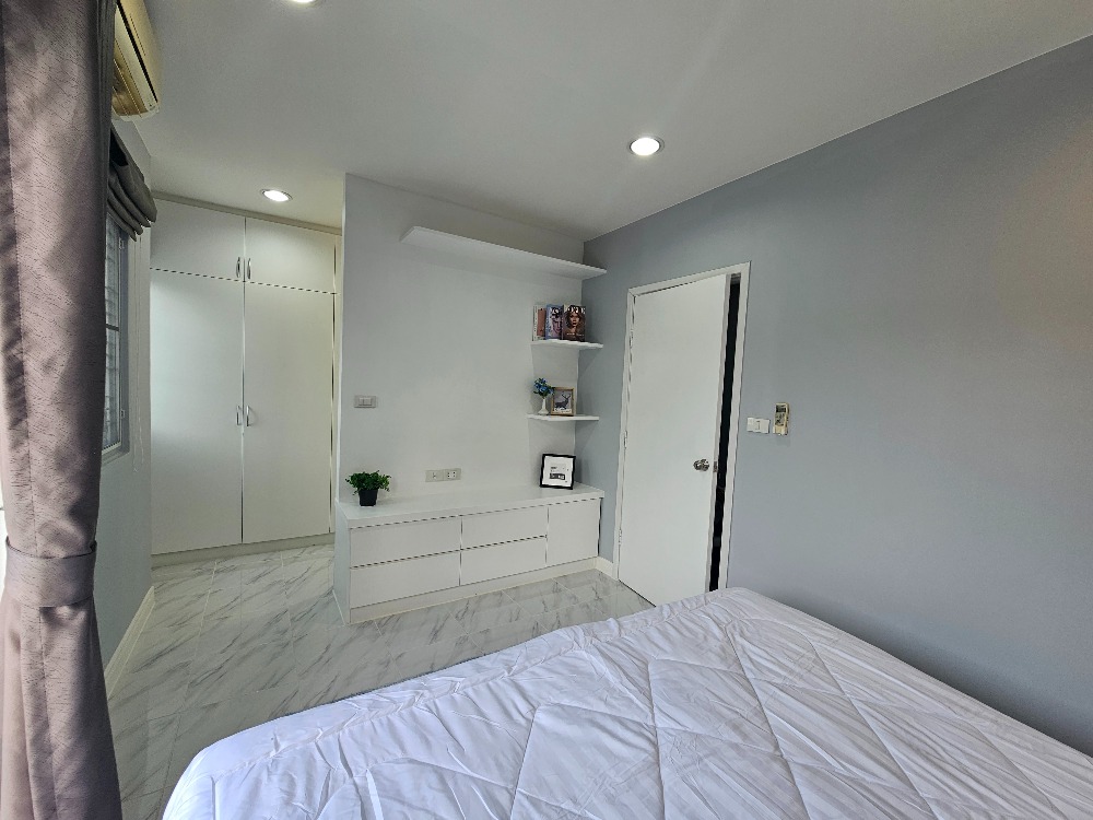 ให้เช่าทาวน์โฮมแจ้งวัฒนะ เมืองทอง : ไปติวานนท์ ก็ใกล้ เข้า อิมแพ็คก็สองอึดใจ ไฟฟ้าชมพูกำลังจะมาอี๊ก ต้องอยู่แล้ว