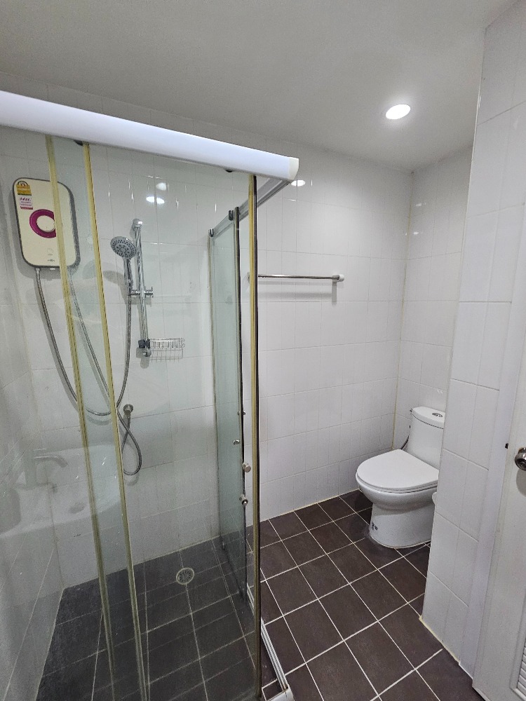 ให้เช่าทาวน์โฮมแจ้งวัฒนะ เมืองทอง : ไปติวานนท์ ก็ใกล้ เข้า อิมแพ็คก็สองอึดใจ ไฟฟ้าชมพูกำลังจะมาอี๊ก ต้องอยู่แล้ว