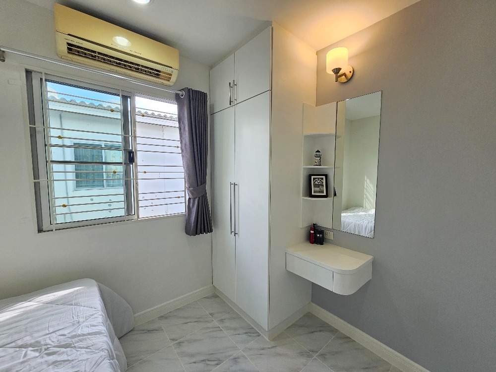 ให้เช่าทาวน์โฮมแจ้งวัฒนะ เมืองทอง : ไปติวานนท์ ก็ใกล้ เข้า อิมแพ็คก็สองอึดใจ ไฟฟ้าชมพูกำลังจะมาอี๊ก ต้องอยู่แล้ว