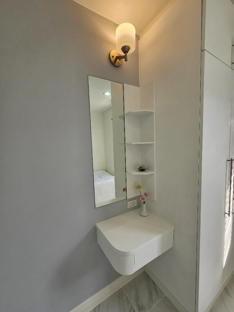 ให้เช่าทาวน์โฮมแจ้งวัฒนะ เมืองทอง : ไปติวานนท์ ก็ใกล้ เข้า อิมแพ็คก็สองอึดใจ ไฟฟ้าชมพูกำลังจะมาอี๊ก ต้องอยู่แล้ว