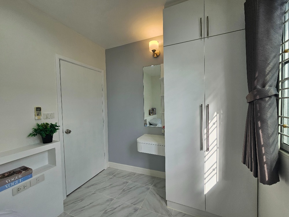 ให้เช่าทาวน์โฮมแจ้งวัฒนะ เมืองทอง : ไปติวานนท์ ก็ใกล้ เข้า อิมแพ็คก็สองอึดใจ ไฟฟ้าชมพูกำลังจะมาอี๊ก ต้องอยู่แล้ว