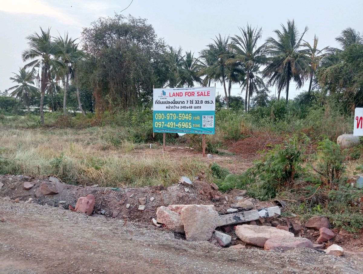 For SaleLandSamut Songkhram : Beautiful vacant land for sale, 7-0-32.8 rai, next to Rama 2 Road, Amphawa, near Wang Manao intersection. Suitable for investment purchases