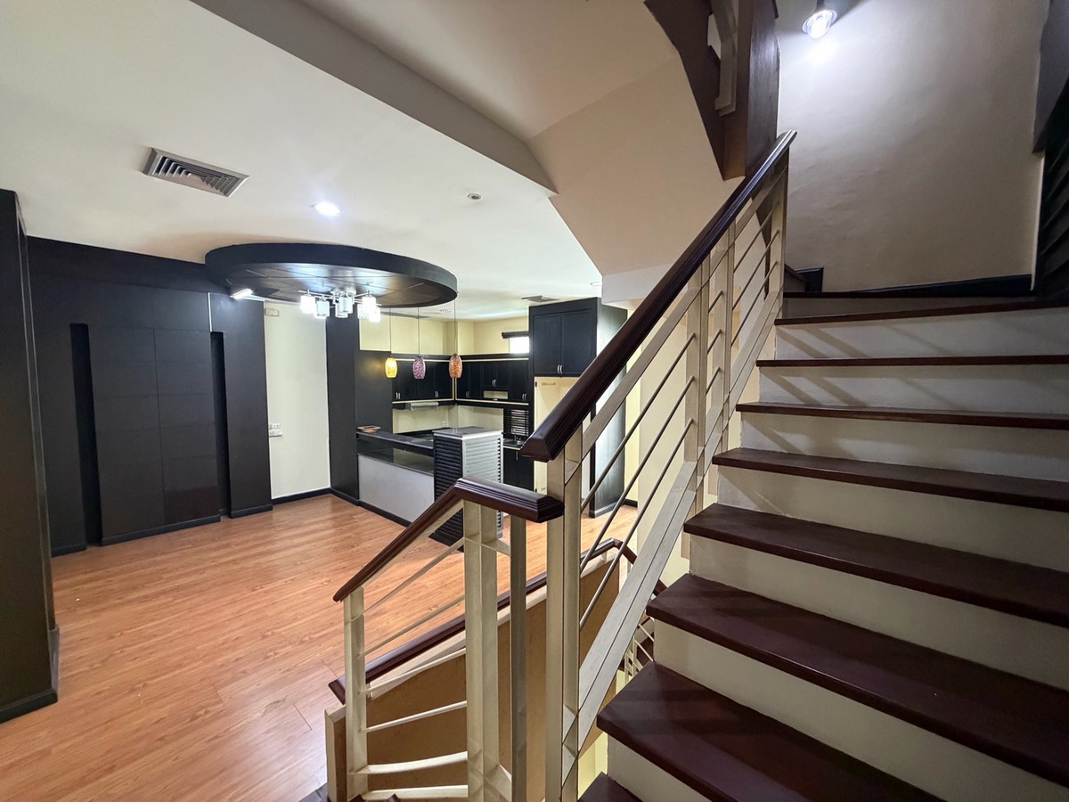 ให้เช่าทาวน์โฮมสมุทรปราการ สำโรง : ทาวน์โฮมหลังมุม 4 ชั้น พร้อมอยู่ บ้านกลางเมือง บริติชทาวน์ฯ #ศรีนครินทร์ ซ.ศรีด่าน 24  โครงการติดถนน ที่จอดรถ 3-4 คัน