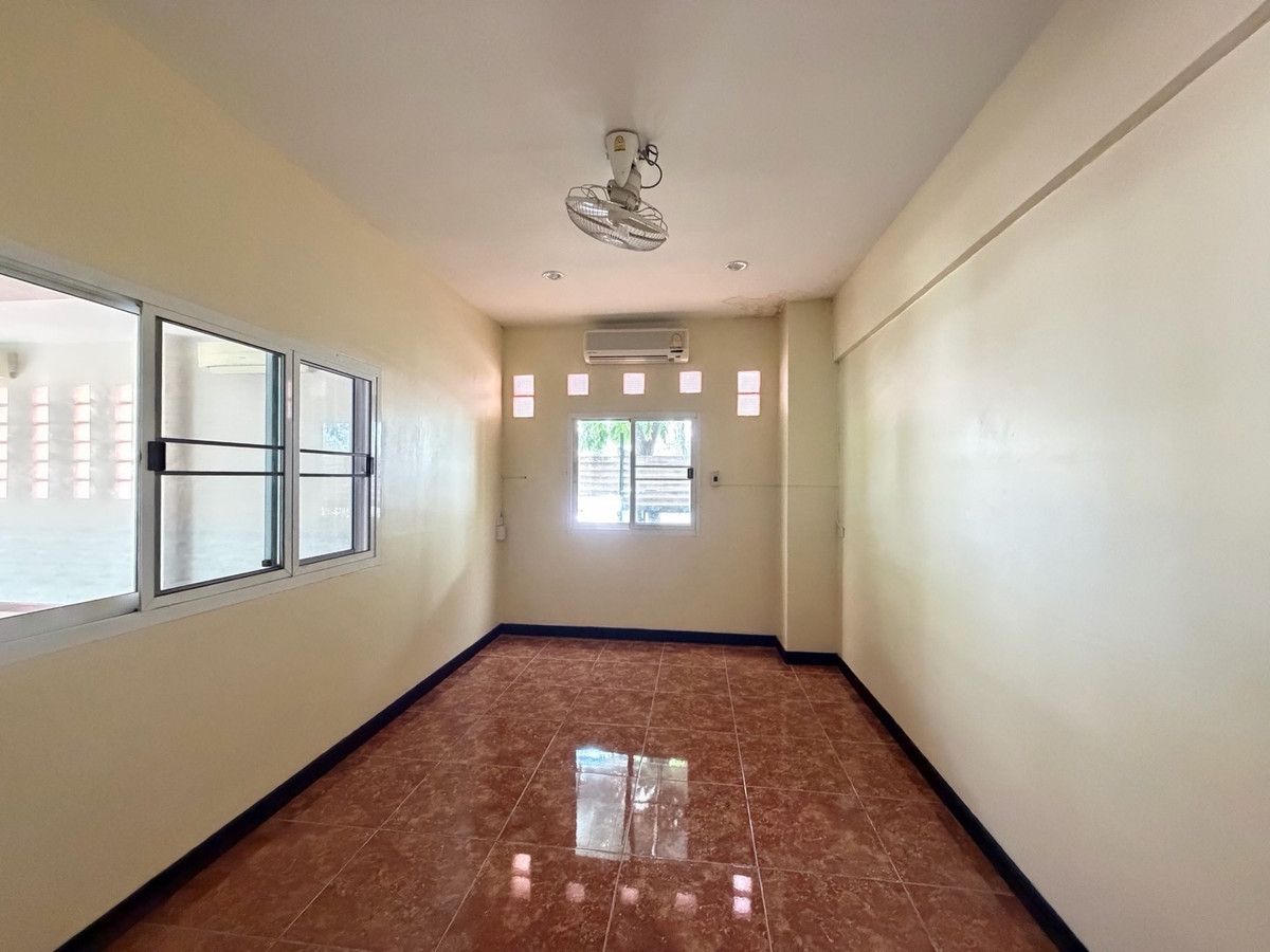 ให้เช่าทาวน์โฮมสมุทรปราการ สำโรง : ทาวน์โฮมหลังมุม 4 ชั้น พร้อมอยู่ บ้านกลางเมือง บริติชทาวน์ฯ #ศรีนครินทร์ ซ.ศรีด่าน 24  โครงการติดถนน ที่จอดรถ 3-4 คัน