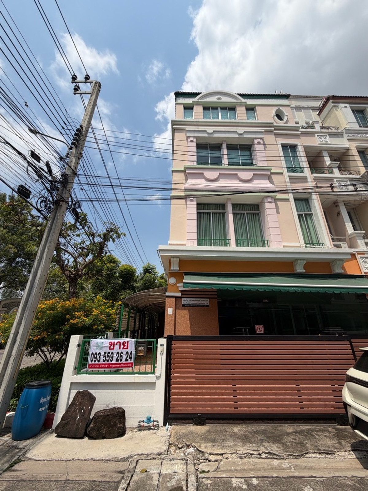 ให้เช่าทาวน์โฮมสมุทรปราการ สำโรง : ทาวน์โฮมหลังมุม 4 ชั้น พร้อมอยู่ บ้านกลางเมือง บริติชทาวน์ฯ #ศรีนครินทร์ ซ.ศรีด่าน 24  โครงการติดถนน ที่จอดรถ 3-4 คัน