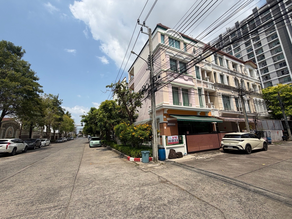 ให้เช่าทาวน์โฮมสมุทรปราการ สำโรง : ทาวน์โฮมหลังมุม 4 ชั้น พร้อมอยู่ บ้านกลางเมือง บริติชทาวน์ฯ #ศรีนครินทร์ ซ.ศรีด่าน 24  โครงการติดถนน ที่จอดรถ 3-4 คัน