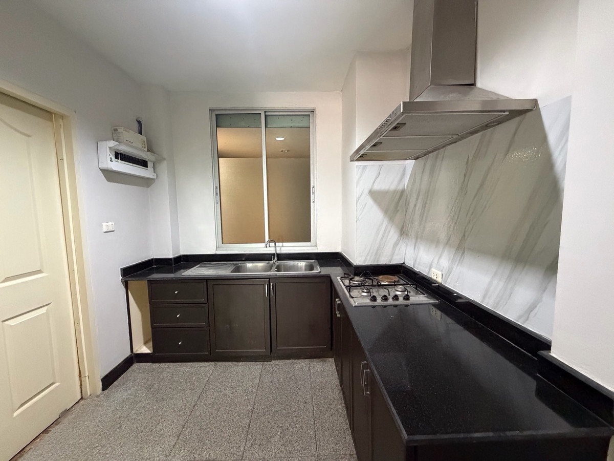 ให้เช่าทาวน์โฮมสมุทรปราการ สำโรง : ทาวน์โฮมหลังมุม 4 ชั้น พร้อมอยู่ บ้านกลางเมือง บริติชทาวน์ฯ #ศรีนครินทร์ ซ.ศรีด่าน 24  โครงการติดถนน ที่จอดรถ 3-4 คัน