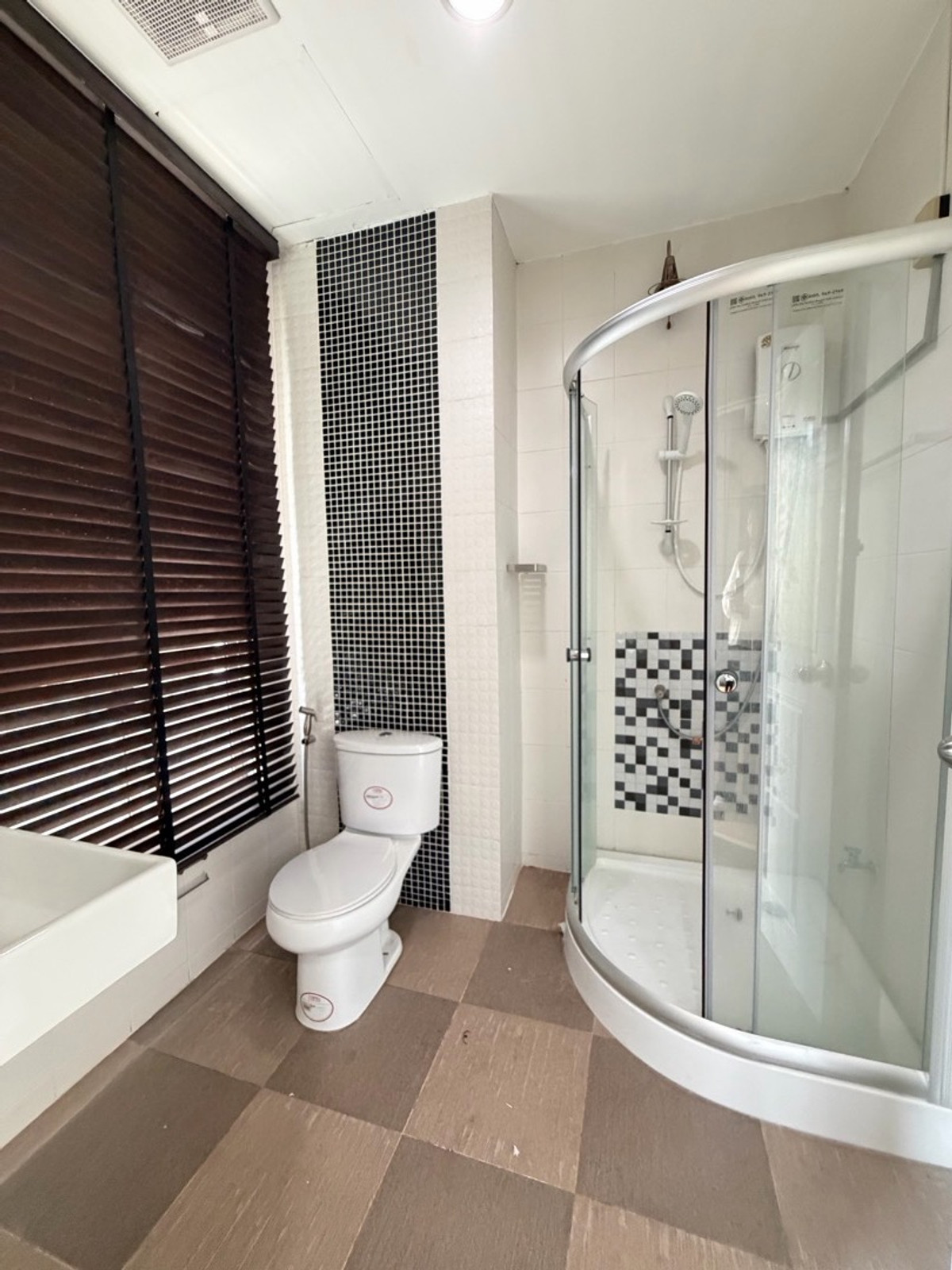 ให้เช่าทาวน์โฮมสมุทรปราการ สำโรง : ทาวน์โฮมหลังมุม 4 ชั้น พร้อมอยู่ บ้านกลางเมือง บริติชทาวน์ฯ #ศรีนครินทร์ ซ.ศรีด่าน 24  โครงการติดถนน ที่จอดรถ 3-4 คัน