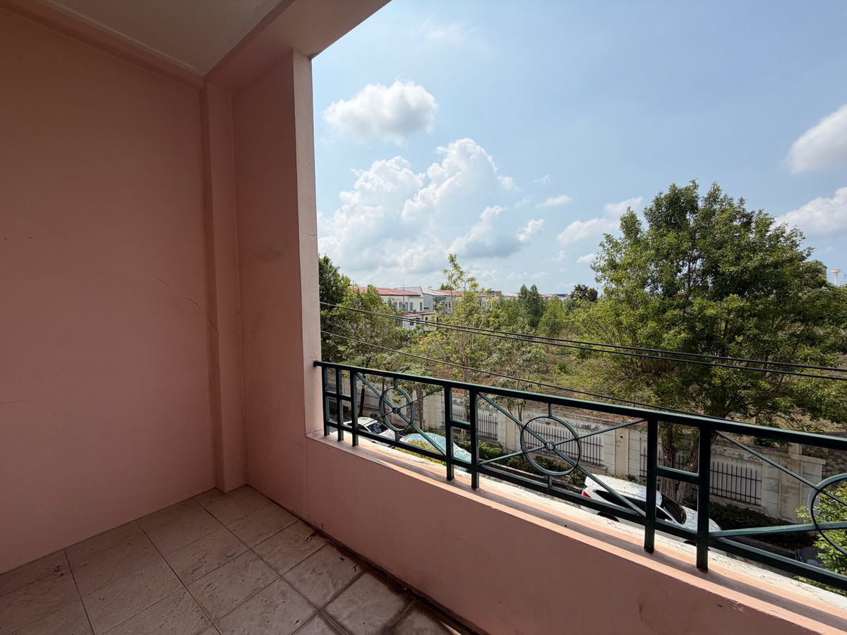 ให้เช่าทาวน์โฮมสมุทรปราการ สำโรง : ทาวน์โฮมหลังมุม 4 ชั้น พร้อมอยู่ บ้านกลางเมือง บริติชทาวน์ฯ #ศรีนครินทร์ ซ.ศรีด่าน 24  โครงการติดถนน ที่จอดรถ 3-4 คัน