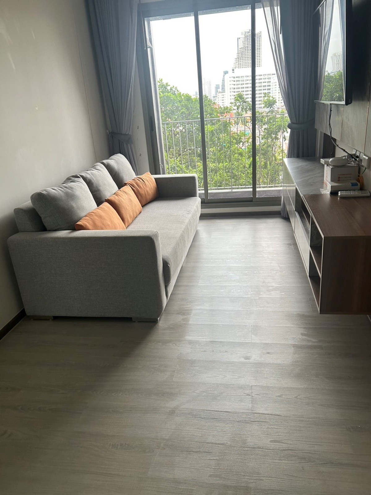 ให้เช่าคอนโดสาทร นราธิวาส : (for rent) RHYTHM Charoenkrung Pavilion 5 นาทีถึงสาทร และ 100 ม.ถึง Shrewsbury International School