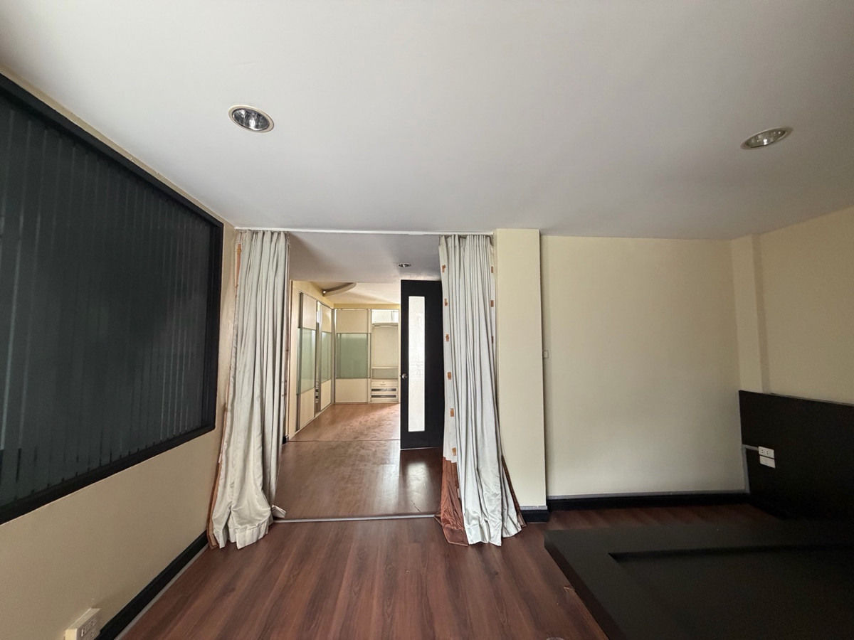 ให้เช่าทาวน์โฮมสมุทรปราการ สำโรง : ทาวน์โฮมหลังมุม 4 ชั้น พร้อมอยู่ บ้านกลางเมือง บริติชทาวน์ฯ #ศรีนครินทร์ ซ.ศรีด่าน 24  โครงการติดถนน ที่จอดรถ 3-4 คัน