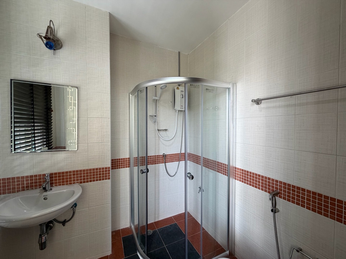 ให้เช่าทาวน์โฮมสมุทรปราการ สำโรง : ทาวน์โฮมหลังมุม 4 ชั้น พร้อมอยู่ บ้านกลางเมือง บริติชทาวน์ฯ #ศรีนครินทร์ ซ.ศรีด่าน 24  โครงการติดถนน ที่จอดรถ 3-4 คัน