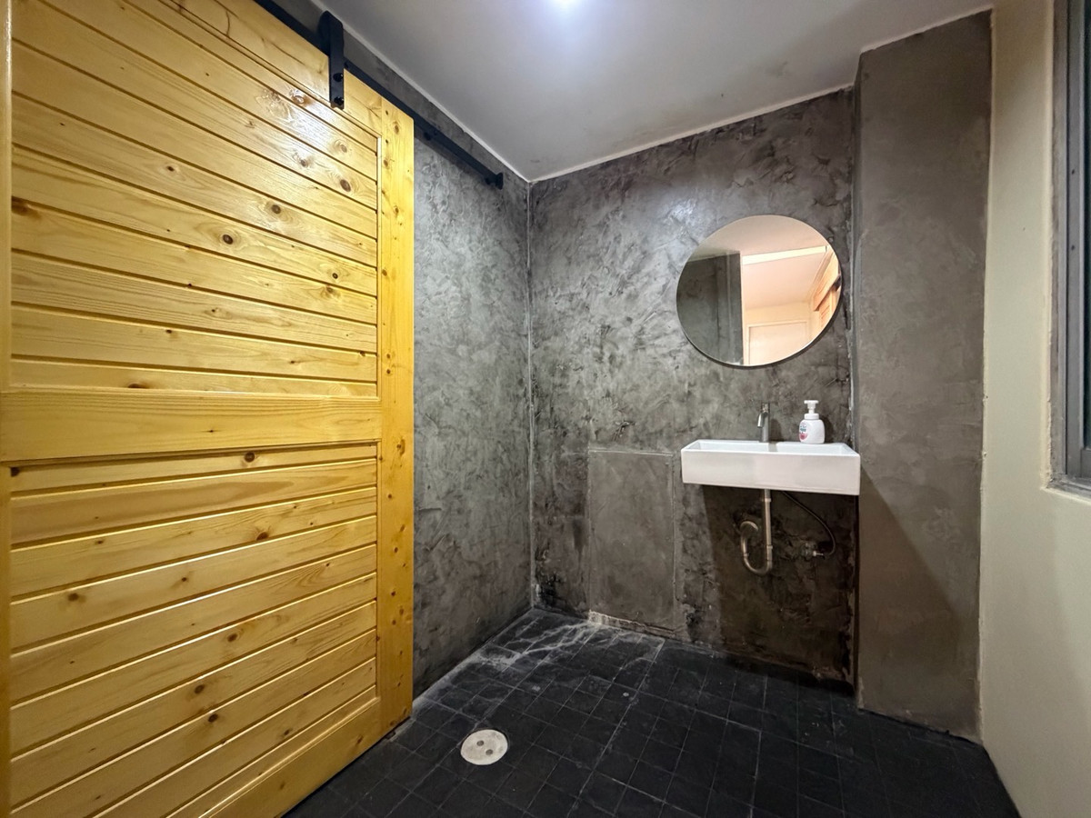 ให้เช่าทาวน์โฮมสมุทรปราการ สำโรง : ทาวน์โฮมหลังมุม 4 ชั้น พร้อมอยู่ บ้านกลางเมือง บริติชทาวน์ฯ #ศรีนครินทร์ ซ.ศรีด่าน 24  โครงการติดถนน ที่จอดรถ 3-4 คัน