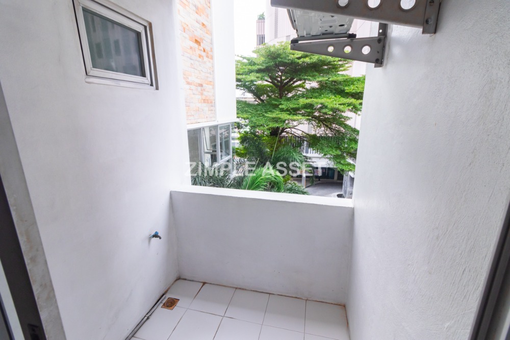 For RentPattanakan, Srinakarin : Line: @zimple_asset  Daily and Monthly Apartments on Srinakarin Road, Close to Airport Link Hua Mak, Fully Furnished and Ready to Move In