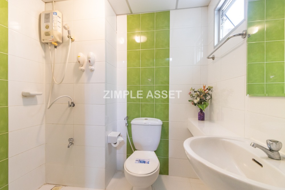 For RentPattanakan, Srinakarin : Line: @zimple_asset  Daily and Monthly Apartments on Srinakarin Road, Close to Airport Link Hua Mak, Fully Furnished and Ready to Move In