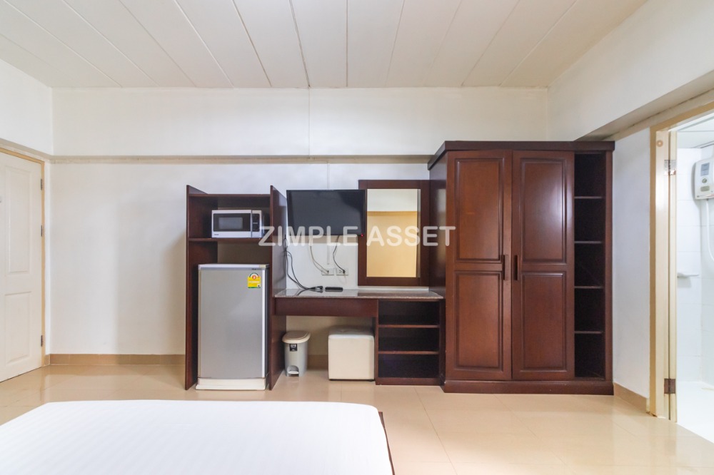 For RentPattanakan, Srinakarin : Line: @zimple_asset  Daily and Monthly Apartments on Srinakarin Road, Close to Airport Link Hua Mak, Fully Furnished and Ready to Move In