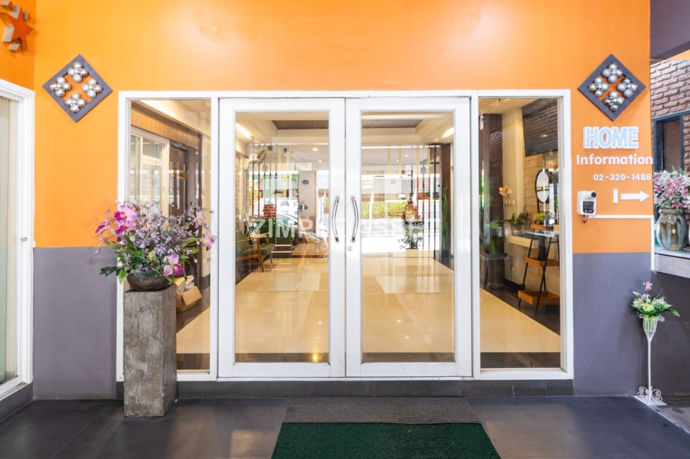 For RentPattanakan, Srinakarin : Line: @zimple_asset  Daily and Monthly Apartments on Srinakarin Road, Close to Airport Link Hua Mak, Fully Furnished and Ready to Move In