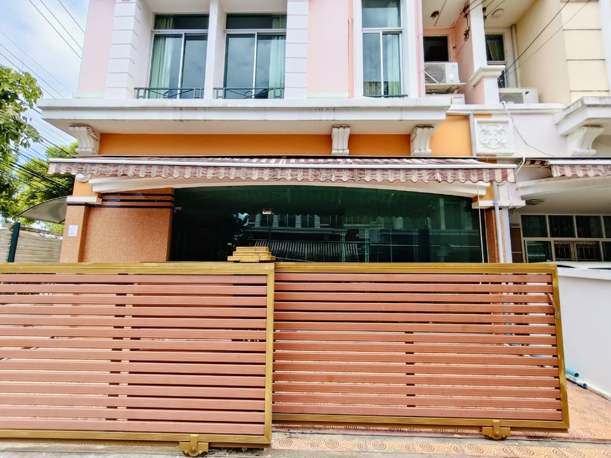 ให้เช่าทาวน์โฮมสมุทรปราการ สำโรง : ทาวน์โฮมหลังมุม 4 ชั้น พร้อมอยู่ บ้านกลางเมือง บริติชทาวน์ฯ #ศรีนครินทร์ ซ.ศรีด่าน 24  โครงการติดถนน ที่จอดรถ 3-4 คัน
