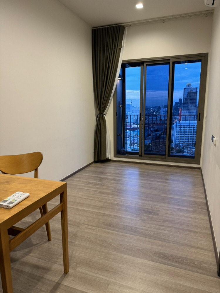 ให้เช่าคอนโดสาทร นราธิวาส : (for rent) RHYTHM Charoenkrung Pavilion 5 นาทีถึงสาทร และ 100 ม.ถึง Shrewsbury International School