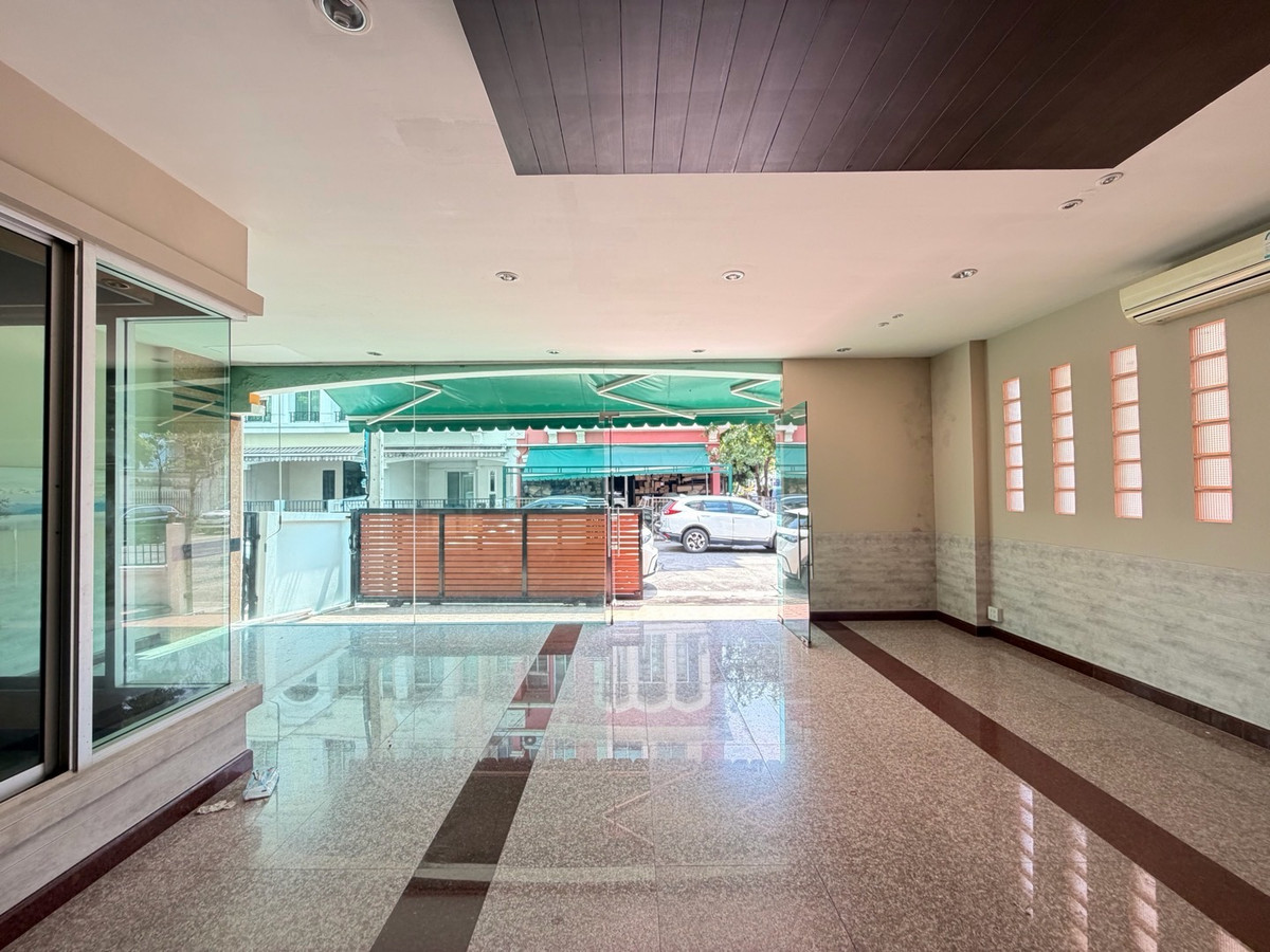 ให้เช่าทาวน์โฮมสมุทรปราการ สำโรง : ทาวน์โฮมหลังมุม 4 ชั้น พร้อมอยู่ บ้านกลางเมือง บริติชทาวน์ฯ #ศรีนครินทร์ ซ.ศรีด่าน 24  โครงการติดถนน ที่จอดรถ 3-4 คัน