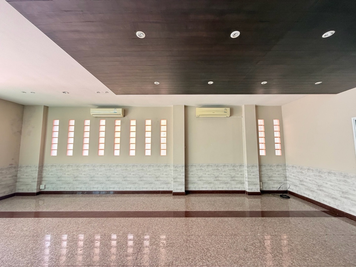 ให้เช่าทาวน์โฮมสมุทรปราการ สำโรง : ทาวน์โฮมหลังมุม 4 ชั้น พร้อมอยู่ บ้านกลางเมือง บริติชทาวน์ฯ #ศรีนครินทร์ ซ.ศรีด่าน 24  โครงการติดถนน ที่จอดรถ 3-4 คัน