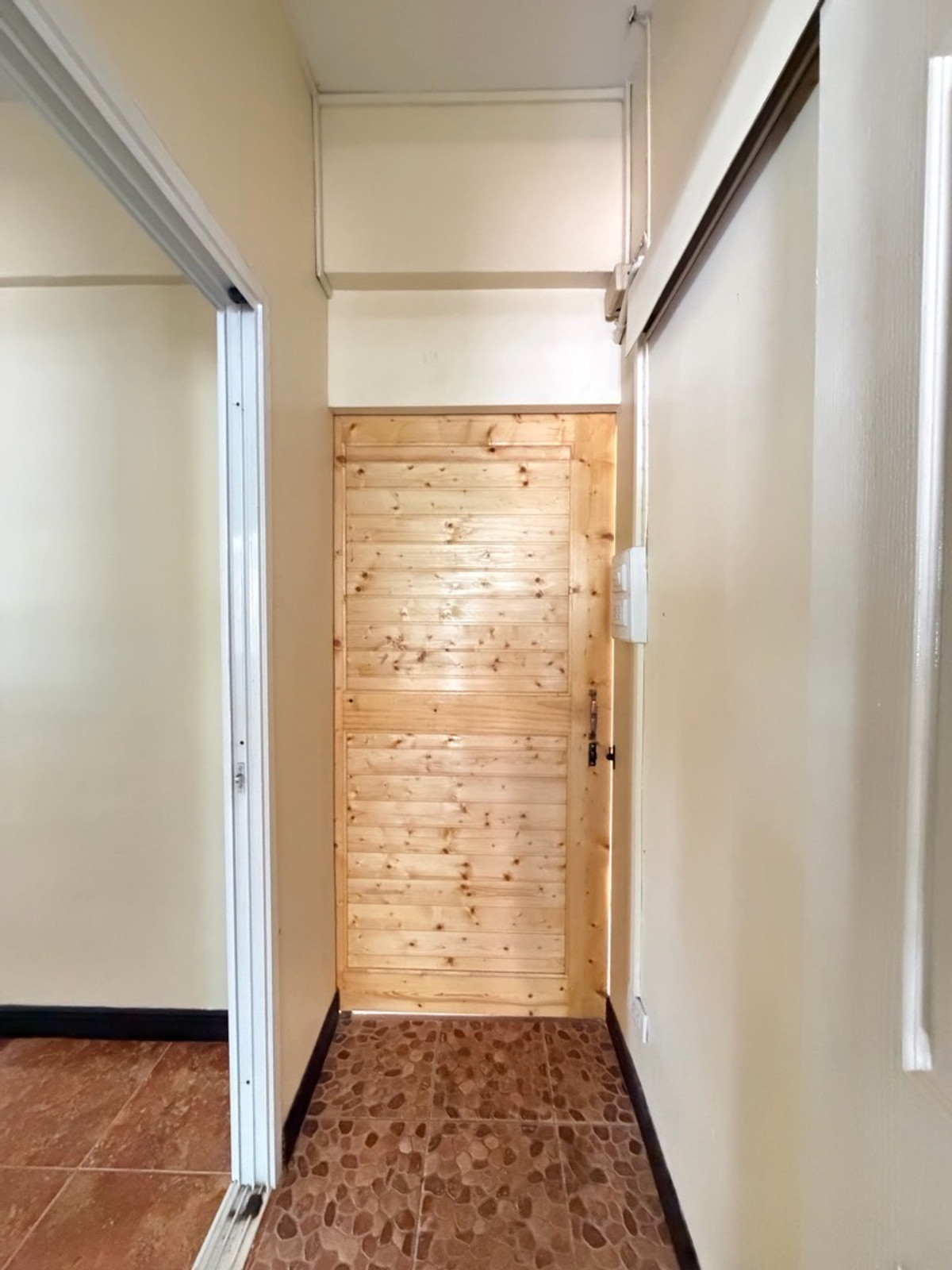 ให้เช่าทาวน์โฮมสมุทรปราการ สำโรง : ทาวน์โฮมหลังมุม 4 ชั้น พร้อมอยู่ บ้านกลางเมือง บริติชทาวน์ฯ #ศรีนครินทร์ ซ.ศรีด่าน 24  โครงการติดถนน ที่จอดรถ 3-4 คัน