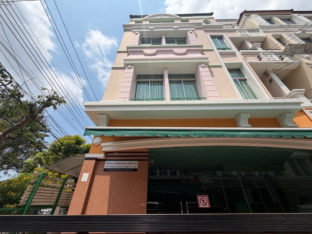 ให้เช่าทาวน์โฮมสมุทรปราการ สำโรง : ทาวน์โฮมหลังมุม 4 ชั้น พร้อมอยู่ บ้านกลางเมือง บริติชทาวน์ฯ #ศรีนครินทร์ ซ.ศรีด่าน 24  โครงการติดถนน ที่จอดรถ 3-4 คัน