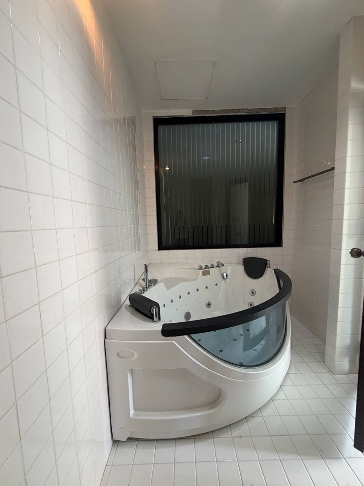 ให้เช่าทาวน์โฮมสมุทรปราการ สำโรง : ทาวน์โฮมหลังมุม 4 ชั้น พร้อมอยู่ บ้านกลางเมือง บริติชทาวน์ฯ #ศรีนครินทร์ ซ.ศรีด่าน 24  โครงการติดถนน ที่จอดรถ 3-4 คัน