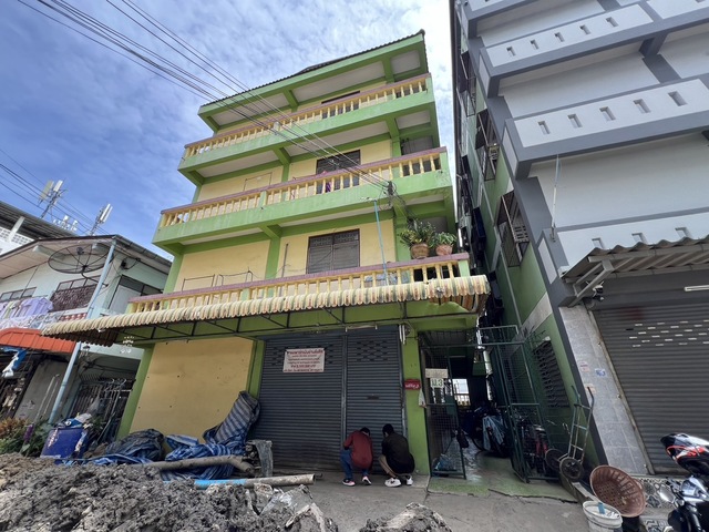For SaleHotel&Apartment BusinessPathum Thani,Rangsit, Thammasat : Apartment for sale, area 40 sq m, 4 floors, 14 rooms, with tenants, Soi Khlong Luang 19 (Soi Ngamchawi), near Future Park Rangsit, Khlong Nueng Subdistrict, Khlong Luang District, Pathum Thani Province