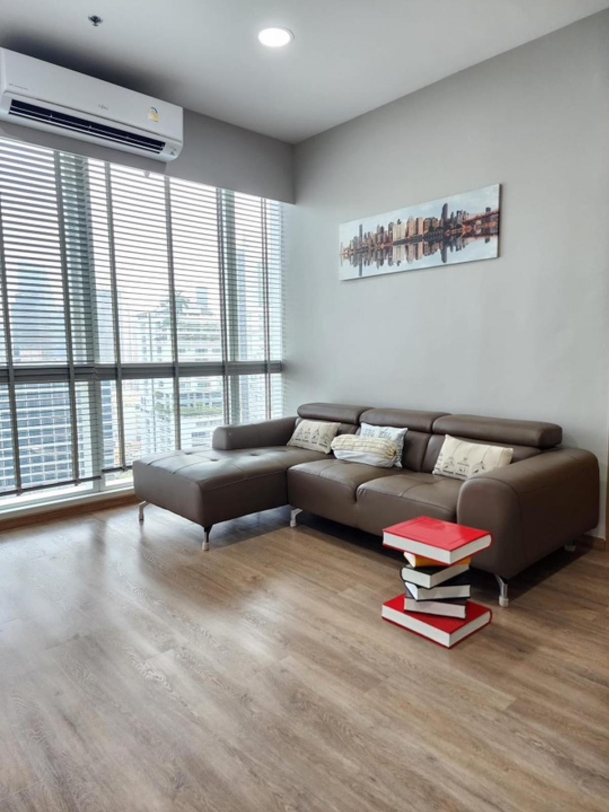 ขายคอนโดสุขุมวิท อโศก ทองหล่อ : 📢👇 Just 100% fully Renovated: new flooring, new lighting, new wallpaper , new furniture, new kitchen, new A/C