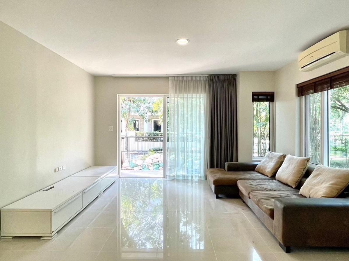 For SaleHouseBangna, Bearing, Lasalle : For Sale 15.5 M Selling a single house, size 102 sq m. #Usable area 236 sq m. Selling for 15.5 million Selling a house, Mantana Bangna KM13, Mantana Bangna KM13 Corner house #Public park view