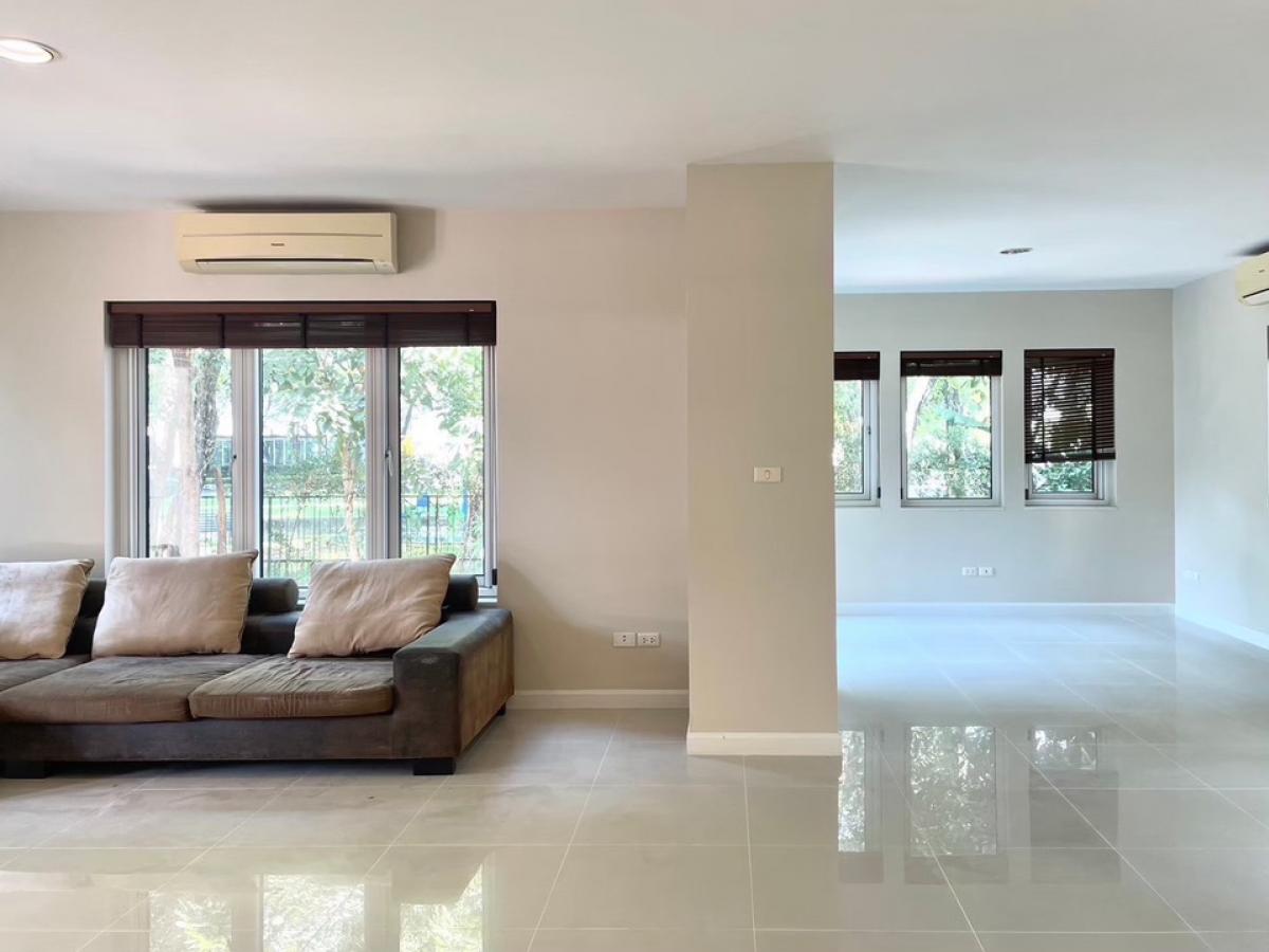 For SaleHouseBangna, Bearing, Lasalle : For Sale 15.5 M Selling a single house, size 102 sq m. #Usable area 236 sq m. Selling for 15.5 million Selling a house, Mantana Bangna KM13, Mantana Bangna KM13 Corner house #Public park view