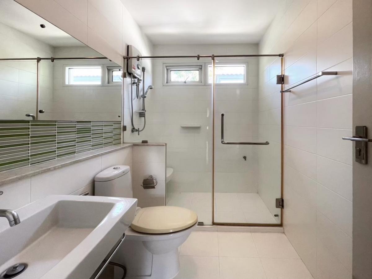 For SaleHouseBangna, Bearing, Lasalle : For Sale 15.5 M Selling a single house, size 102 sq m. #Usable area 236 sq m. Selling for 15.5 million Selling a house, Mantana Bangna KM13, Mantana Bangna KM13 Corner house #Public park view