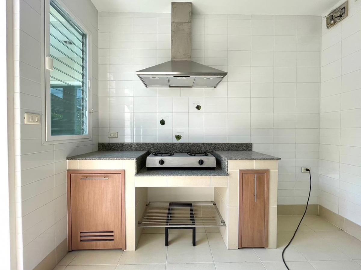 For SaleHouseBangna, Bearing, Lasalle : For Sale 15.5 M Selling a single house, size 102 sq m. #Usable area 236 sq m. Selling for 15.5 million Selling a house, Mantana Bangna KM13, Mantana Bangna KM13 Corner house #Public park view