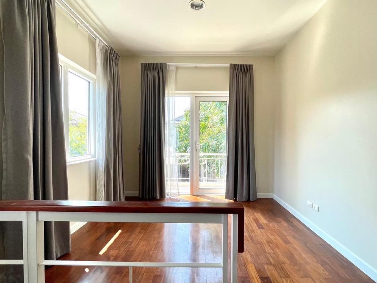 For SaleHouseBangna, Bearing, Lasalle : For Sale 15.5 M Selling a single house, size 102 sq m. #Usable area 236 sq m. Selling for 15.5 million Selling a house, Mantana Bangna KM13, Mantana Bangna KM13 Corner house #Public park view