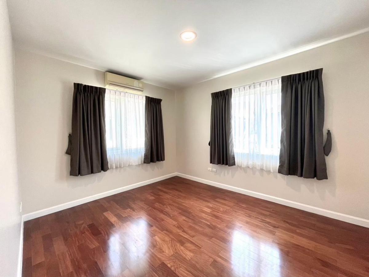 For SaleHouseBangna, Bearing, Lasalle : For Sale 15.5 M Selling a single house, size 102 sq m. #Usable area 236 sq m. Selling for 15.5 million Selling a house, Mantana Bangna KM13, Mantana Bangna KM13 Corner house #Public park view