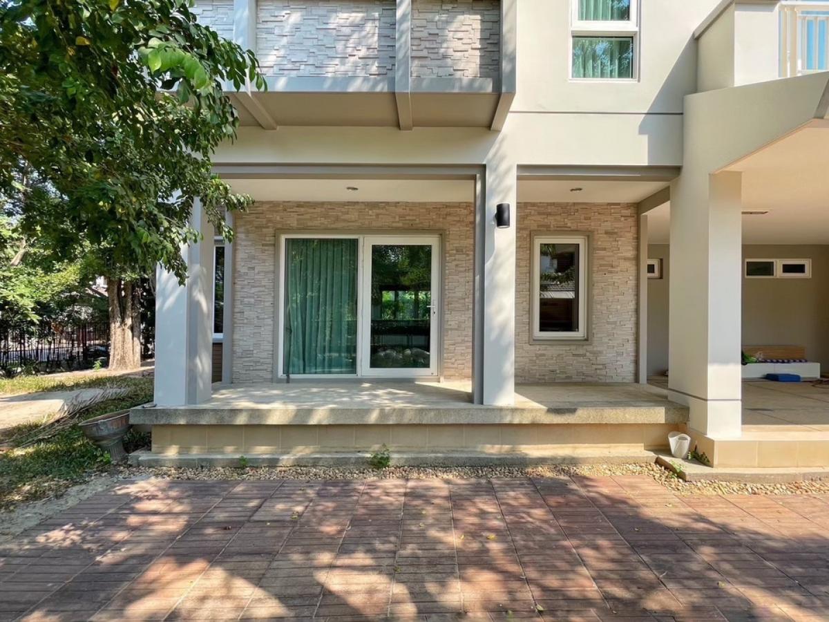 For SaleHouseBangna, Bearing, Lasalle : For Sale 15.5 M Selling a single house, size 102 sq m. #Usable area 236 sq m. Selling for 15.5 million Selling a house, Mantana Bangna KM13, Mantana Bangna KM13 Corner house #Public park view