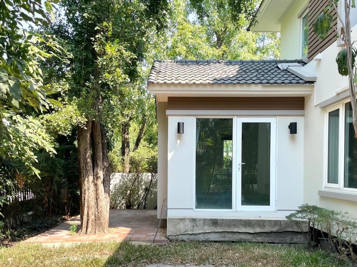 For SaleHouseBangna, Bearing, Lasalle : For Sale 15.5 M Selling a single house, size 102 sq m. #Usable area 236 sq m. Selling for 15.5 million Selling a house, Mantana Bangna KM13, Mantana Bangna KM13 Corner house #Public park view